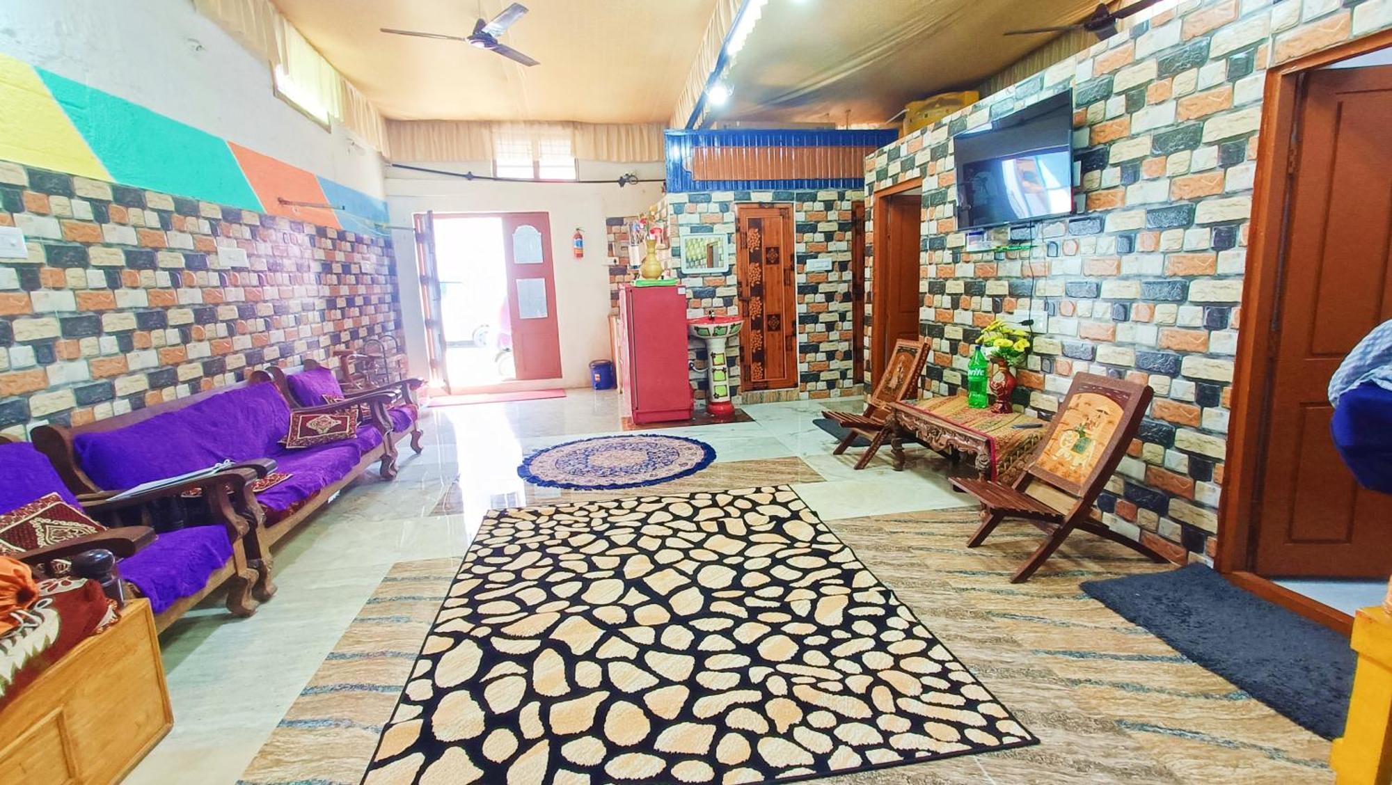 Sahara Family Homestay 마이소르 외부 사진