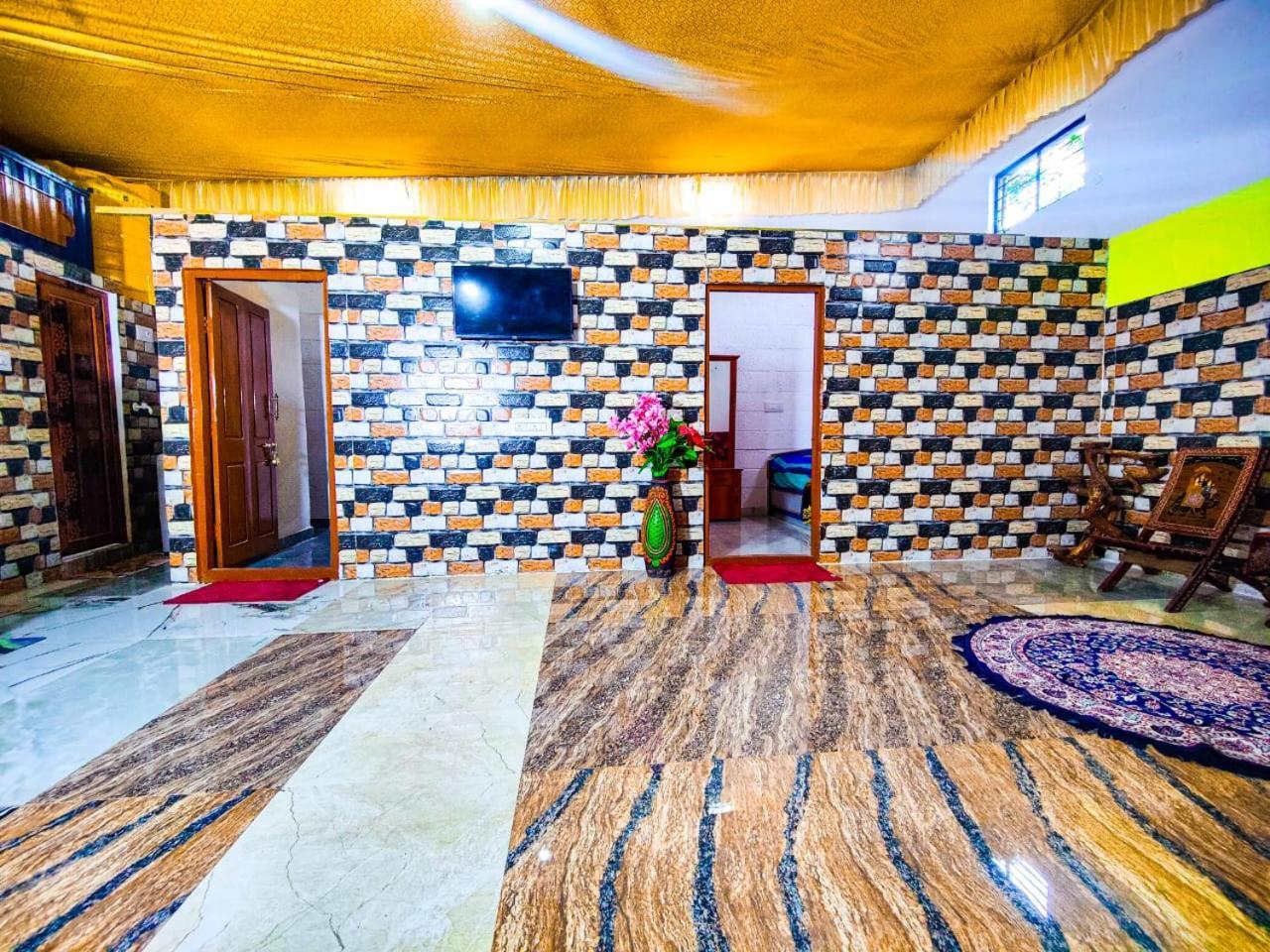 Sahara Family Homestay 마이소르 외부 사진
